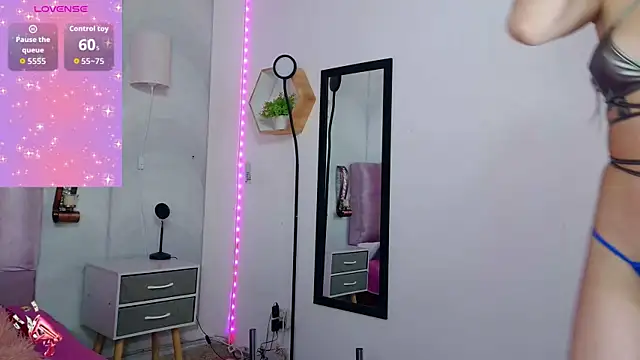 Snapshot of madison_oli chatting on November 2025 12:04:01 PM madison oli online show from November 2025 12:04:01 PM