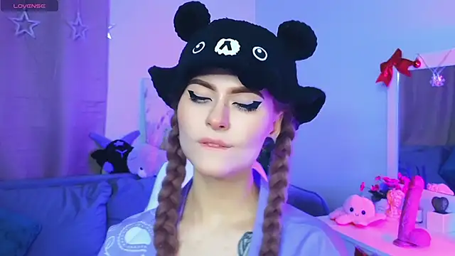 Snapshot of Emily__Mooree chatting on February 2025 04:46:02 AM Emily Mooree online show from February 2025 04:46:02 AM