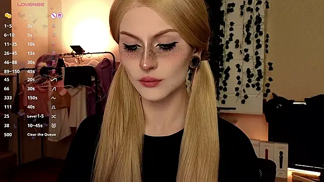 Snapshot of Emily__Mooree chatting on October 2025 09:10:01 AM Emily Mooree online show from October 2025 09:10:01 AM