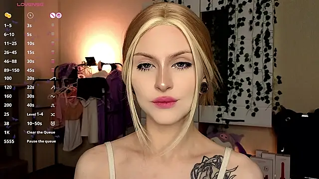 Snapshot of Emily__Mooree chatting on November 2025 03:30:02 AM Emily Mooree online show from November 2025 03:30:02 AM