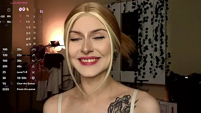 Snapshot of Emily__Mooree chatting on November 2025 03:17:01 AM Emily Mooree online show from November 2025 03:17:01 AM