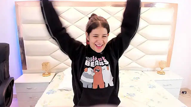 Snapshot of MiaQueen021 chatting on January 2025 12:27:01 PM MiaQueen021 online show from January 2025 12:27:01 PM