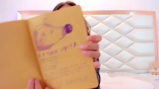 Snapshot of MiaQueen021 chatting on February 2025 06:54:02 PM MiaQueen021 online show from February 2025 06:54:02 PM