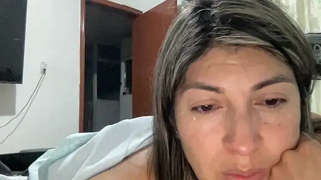 LunaBeya online show from November 2025 04:26:02 AM