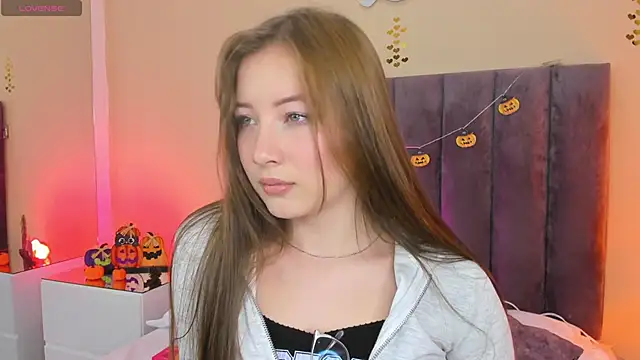 Dahlia Rousse online show from October 2025 10:43:02 PM