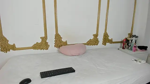 Cristal Bons online show from March 2025 08:41:02 PM