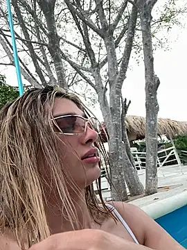 Snapshot of Queensara_ chatting on February 2026 04:38:02 PM Queensara online show from February 2026 04:38:02 PM