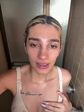 Snapshot of Queensara_ chatting on February 2026 05:45:02 PM Queensara online show from February 2026 05:45:02 PM