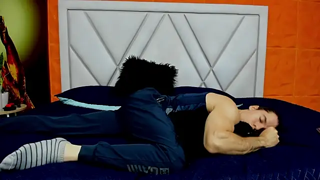 Snapshot of maxi_styles chatting on February 2026 11:33:01 AM maxi styles online show from February 2026 11:33:01 AM