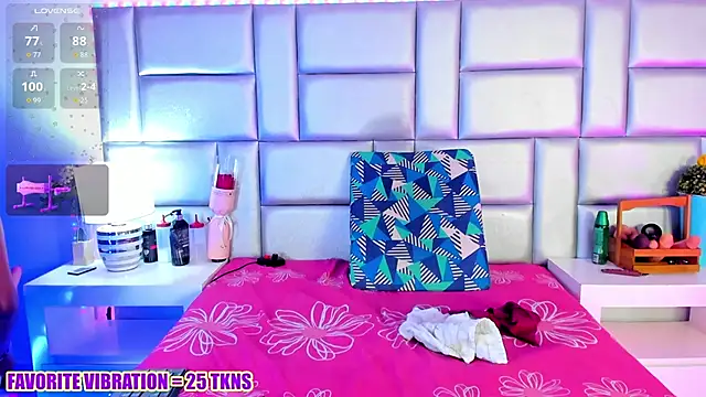 LovelyNickii online show from April 2026 02:05:01 AM