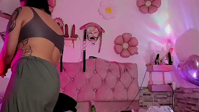 Snapshot of amyswallow7 chatting on November 2025 12:46:01 AM amyswallow7 online show from November 2025 12:46:01 AM