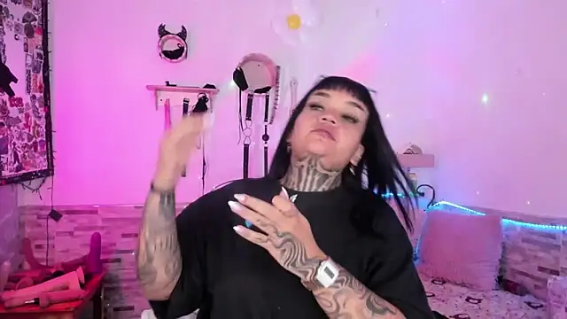 Snapshot of amyswallow7 chatting on February 2026 01:35:02 AM amyswallow7 online show from February 2026 01:35:02 AM