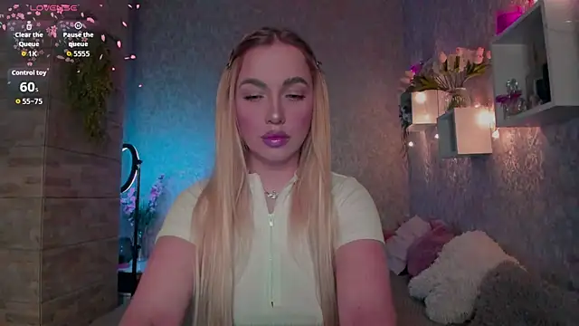 Snapshot of Mika_Rayy chatting on December 2025 09:41:02 PM Mika Rayy online show from December 2025 09:41:02 PM