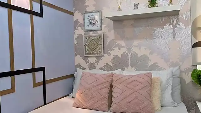 Snapshot of CharlotteGraay chatting on November 2025 07:48:02 PM CharlotteGraay online show from November 2025 07:48:02 PM