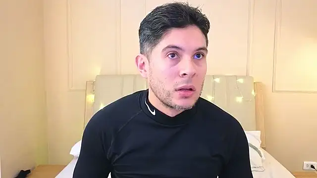 mr danni online show from December 2025 08:04:01 PM