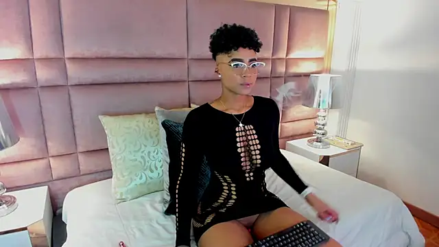 LuciaWallace online show from October 2025 03:49:02 AM