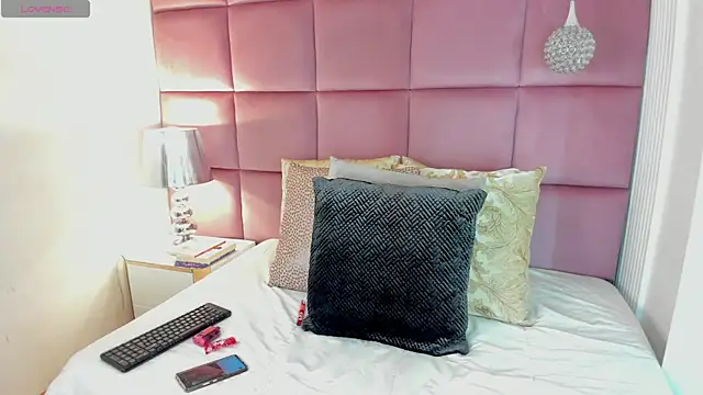 LuciaWallace online show from October 2025 12:33:01 AM