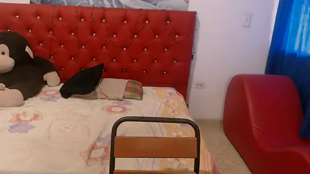 Snapshot of kitty_squirt28 chatting on February 2025 07:20:02 PM kitty squirt28 online show from February 2025 07:20:02 PM