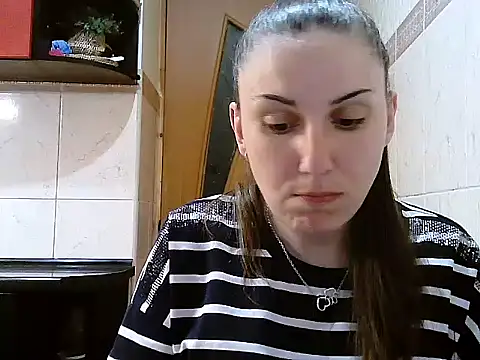 Yuliia30 online show from April 2026 05:50:01 PM