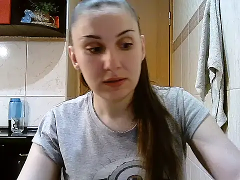 Yuliia30 online show from June 2026 04:57:02 PM