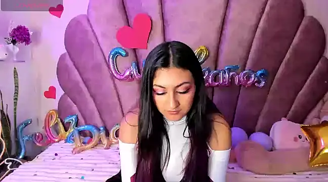 Snapshot of sweetfoxy_17 chatting on February 2025 09:13:02 PM sweetfoxy 17 online show from February 2025 09:13:02 PM