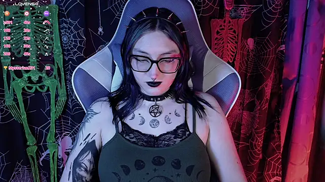 Kimlennox  online show from April 2026 01:49:02 PM