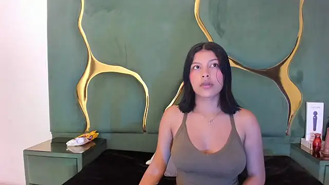 Salmaportman69 online show from October 2025 03:45:02 AM