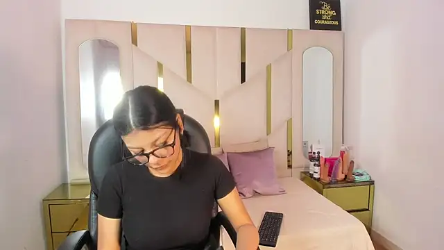 Salmaportman69 online show from January 2026 03:39:02 PM