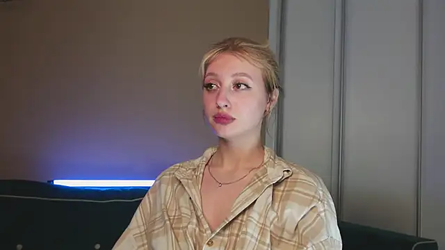 milasmiu online show from January 2025 10:17:02 PM