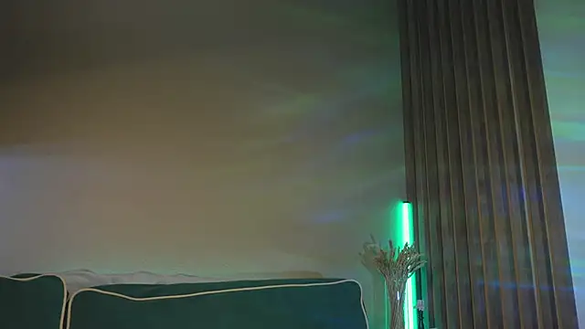 milasmiu online show from February 2025 09:11:02 PM