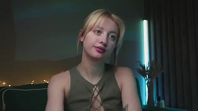 milasmiu online show from February 2025 10:14:01 PM