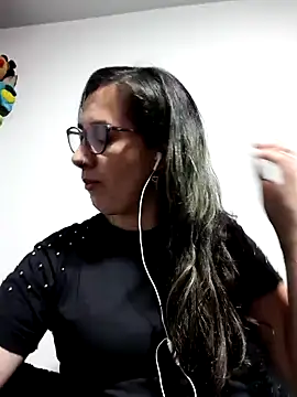 CHARLOTTE 1711 online show from November 2025 04:02:02 AM