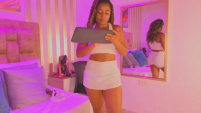 avis lara online show from March 2026 06:36:01 PM