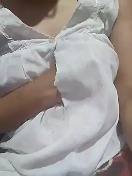 Snapshot of nikkibenza chatting on January 2025 07:58:02 PM nikkibenza online show from January 2025 07:58:02 PM