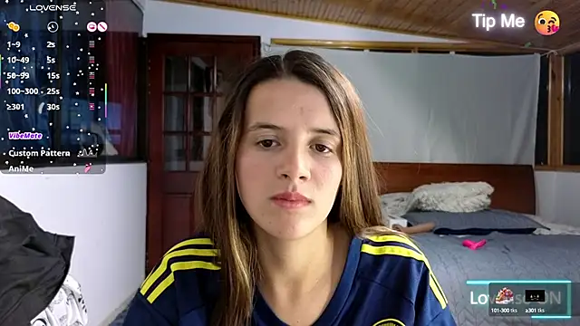 Snapshot of SexLaura_ chatting on January 2025 02:06:01 AM SexLaura online show from January 2025 02:06:01 AM