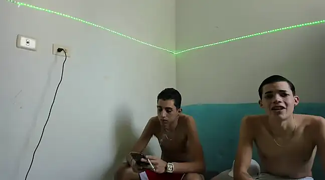 Latinos 2001 online show from February 2025 07:16:02 PM