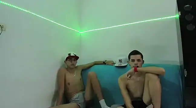 Latinos 2001 online show from February 2025 10:21:01 PM