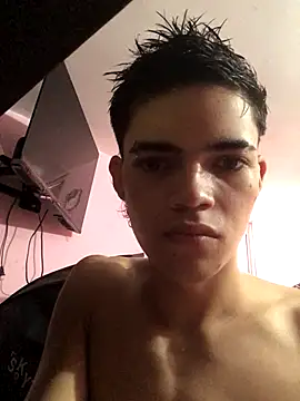 Latinos 2001 online show from October 2025 01:47:02 PM