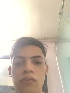 Latinos 2001 online show from January 2026 02:33:01 PM