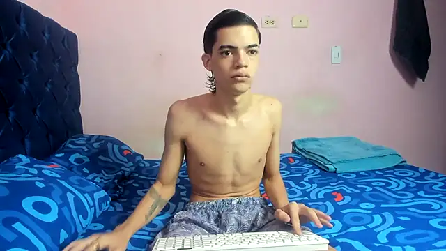 Latinos 2001 online show from February 2026 02:54:02 PM