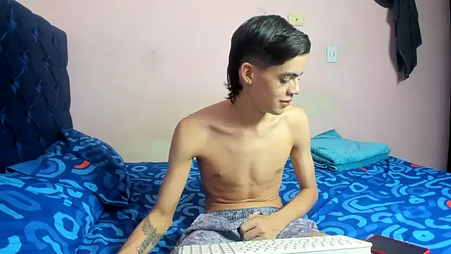 Latinos 2001 online show from February 2026 04:51:02 PM