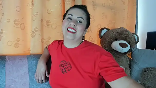 Snapshot of thamara226 chatting on January 2026 03:39:01 PM thamara226 online show from January 2026 03:39:01 PM