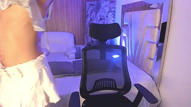 MattThompsonn online show from November 2025 09:04:01 PM