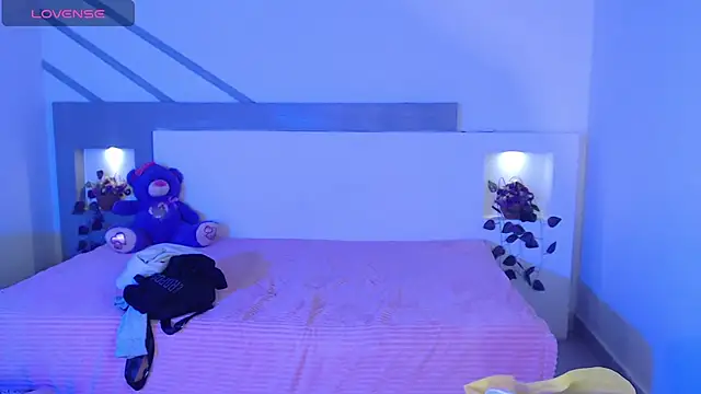 IslaBlaze online show from February 2025 12:16:01 PM