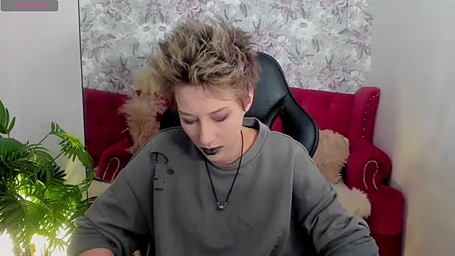 Snapshot of via_mayer_ chatting on March 2025 11:45:02 PM via mayer online show from March 2025 11:45:02 PM