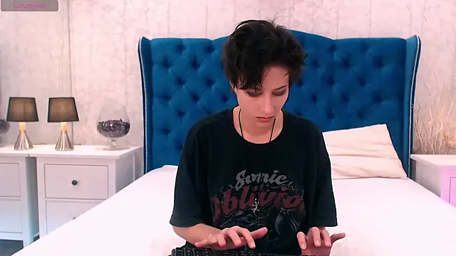 Snapshot of via_mayer_ chatting on September 2025 07:05:01 PM via mayer online show from September 2025 07:05:01 PM