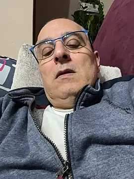 Snapshot of sempreilmio2 chatting on March 2025 10:17:02 PM sempreilmio2 online show from March 2025 10:17:02 PM