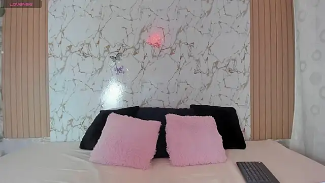 Christal Golden online show from December 2025 08:40:01 PM