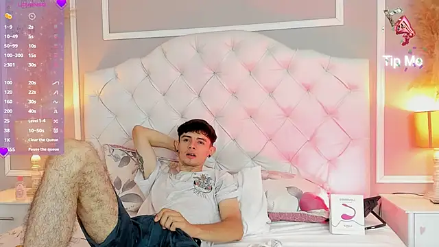 Snapshot of connor_and_angel chatting on February 2025 04:35:01 PM connor and angel online show from February 2025 04:35:01 PM