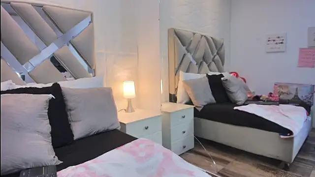 raquell moore online show from March 2026 10:02:02 PM